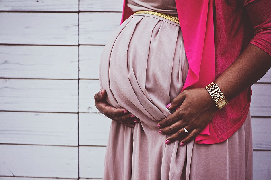 pink-gold-maternity-photoshoot.jpg